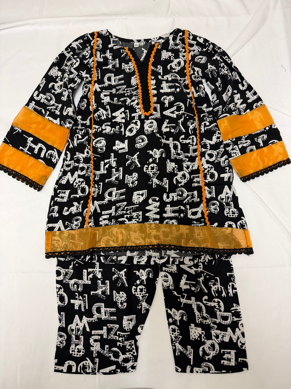 PC016M Girls Black & White Linen Alphabet Print 2-Piece Suit - Trendy Casual Wear